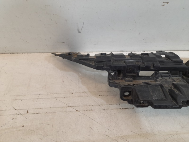 Кронштейн решетки радиатора