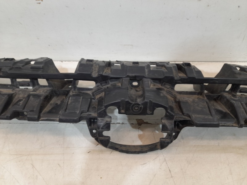 Кронштейн решетки радиатора