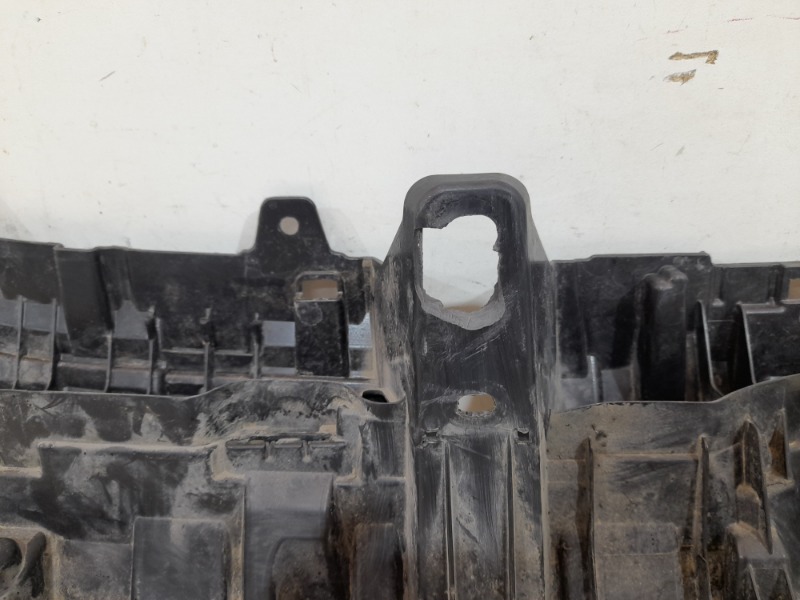 Кронштейн решетки радиатора