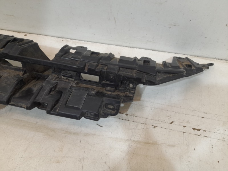 Кронштейн решетки радиатора