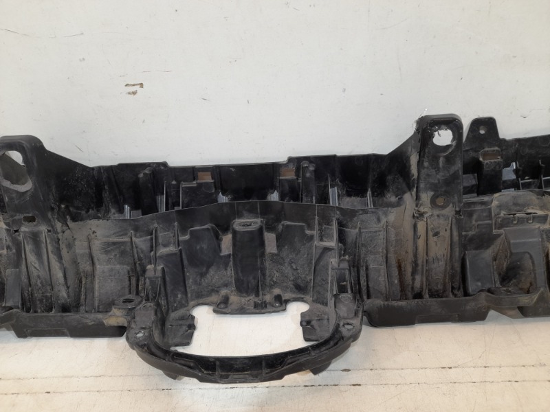 Кронштейн решетки радиатора