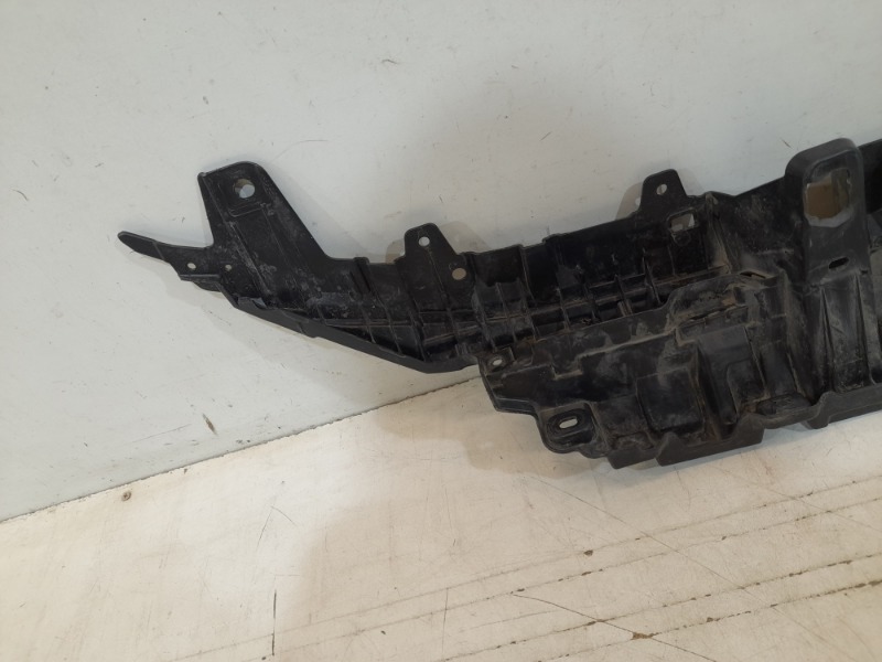 Кронштейн решетки радиатора