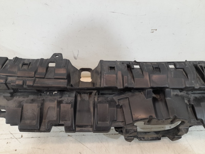 Кронштейн решетки радиатора