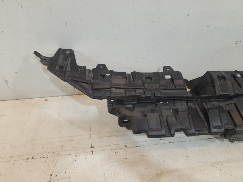 Кронштейн решетки радиатора