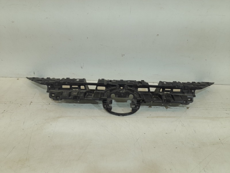 Кронштейн решетки радиатора