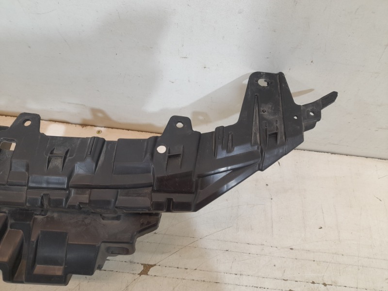 Кронштейн решетки радиатора