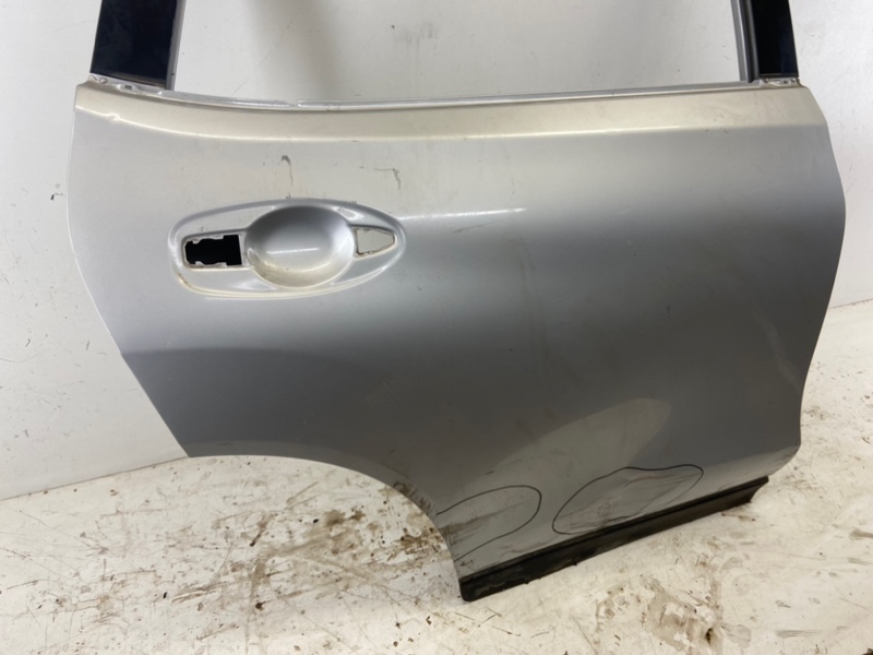 Дверь задняя правая