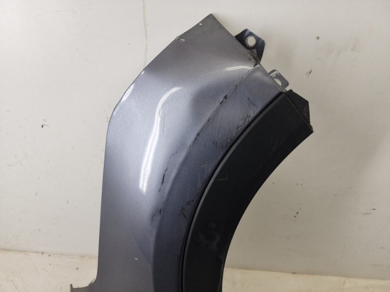 Крыло переднее правое