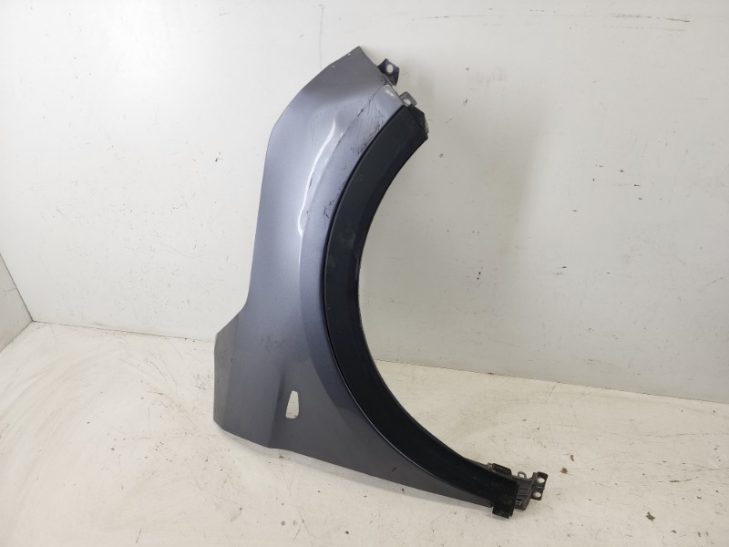 Крыло переднее правое