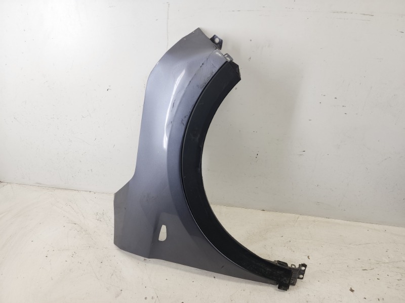 Крыло переднее правое