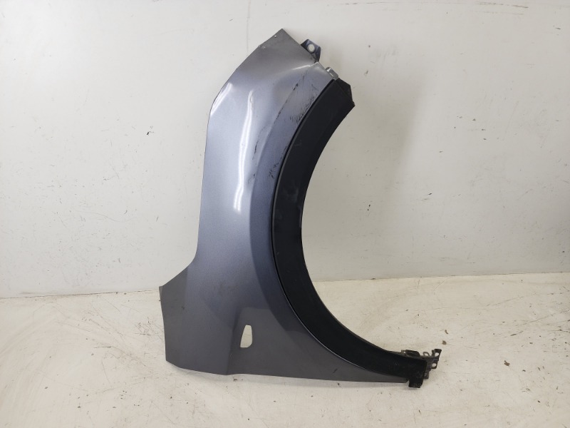 Крыло переднее правое