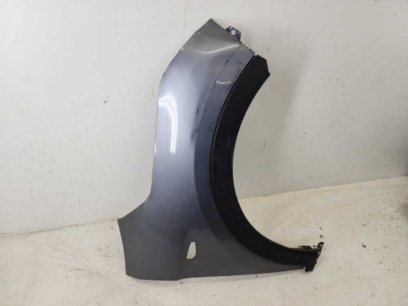 Крыло переднее правое