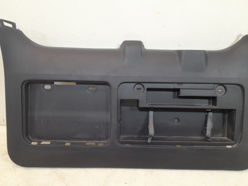 Обшивка крышки багажника