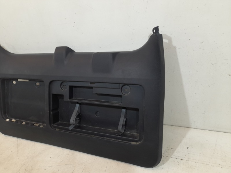 Обшивка крышки багажника