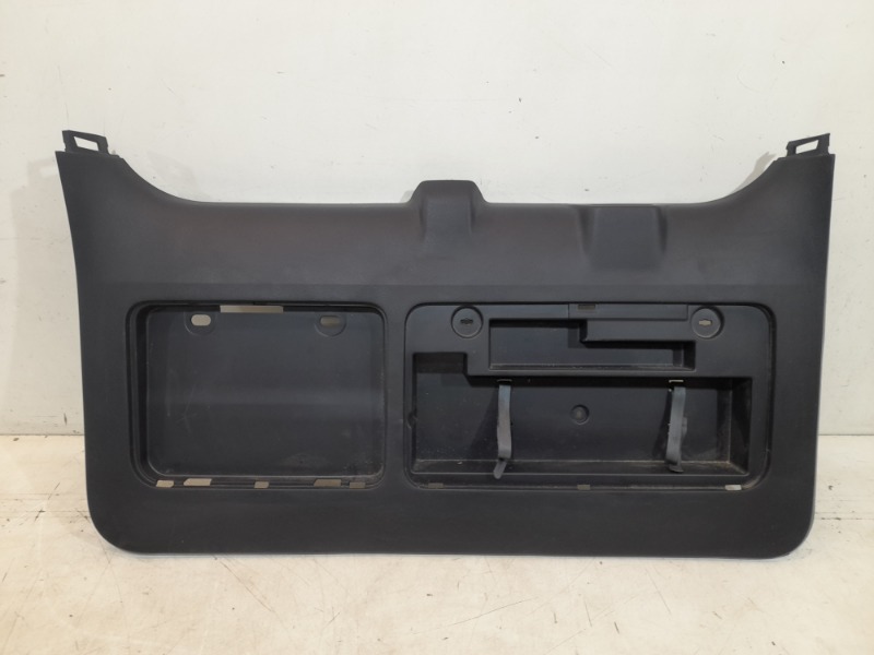 Обшивка крышки багажника