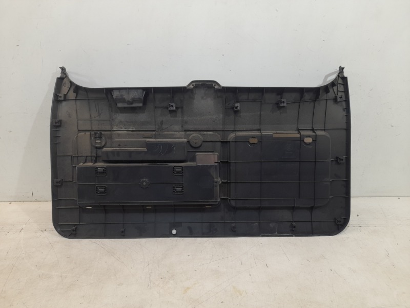 Обшивка крышки багажника