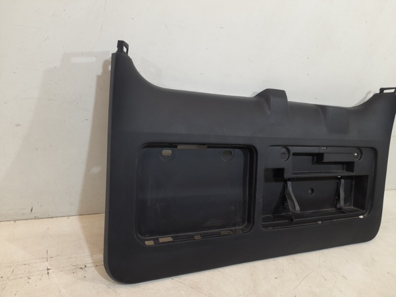 Обшивка крышки багажника