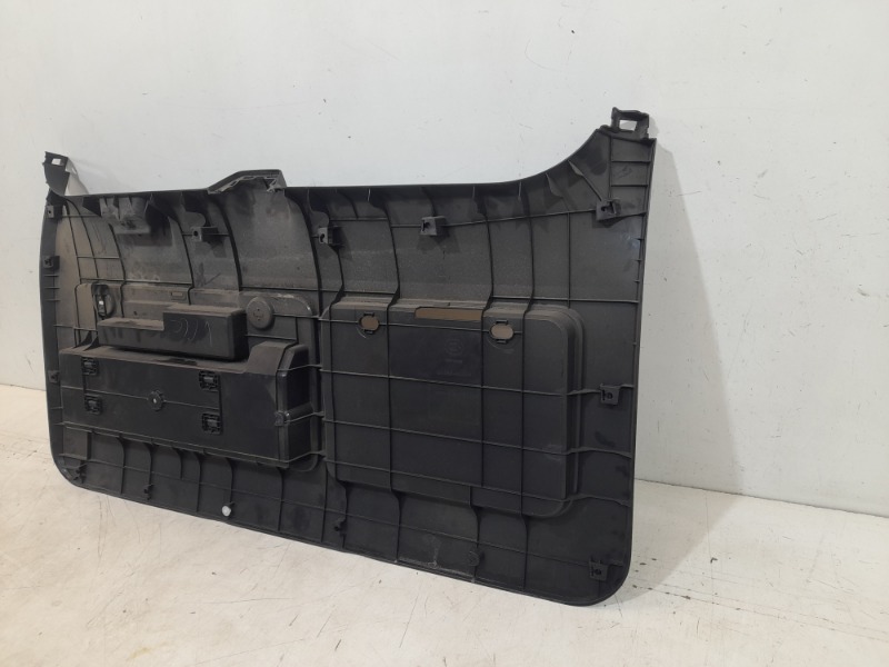 Обшивка крышки багажника