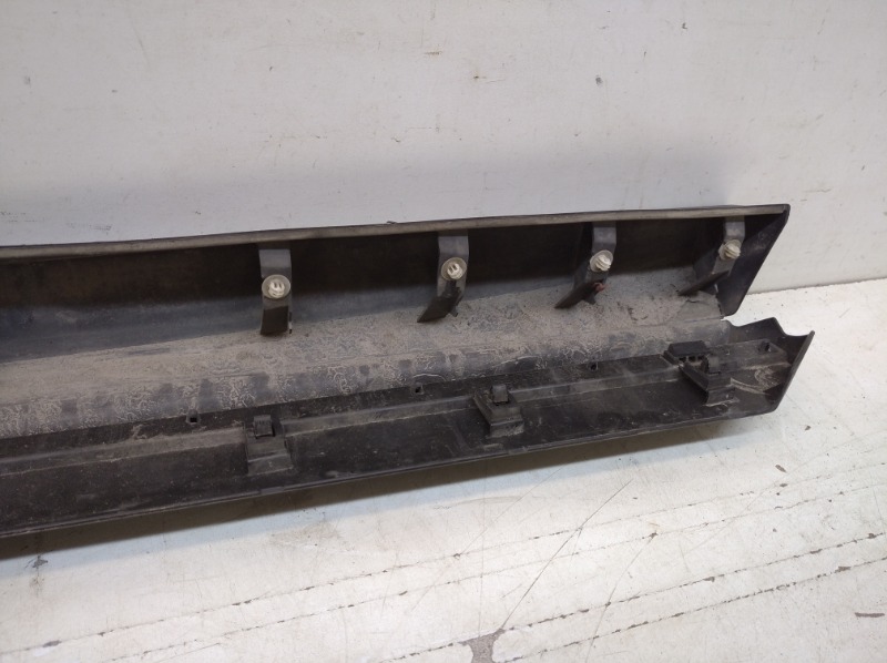 Накладка двери передней левой