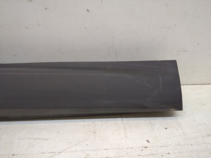 Накладка двери передней левой