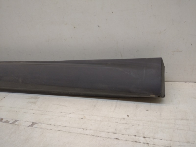 Накладка двери передней левой