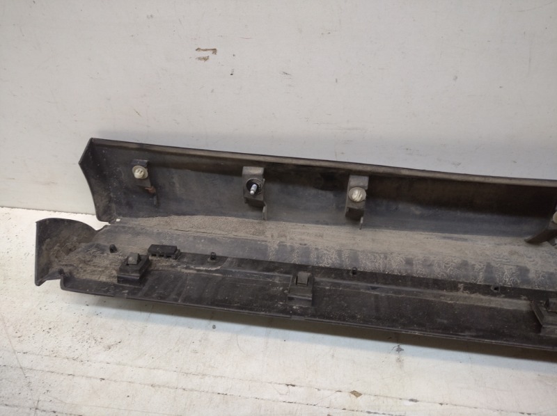 Накладка двери передней левой