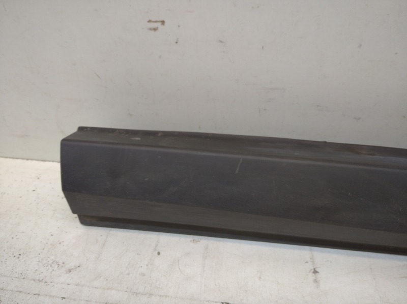 Накладка двери передней левой