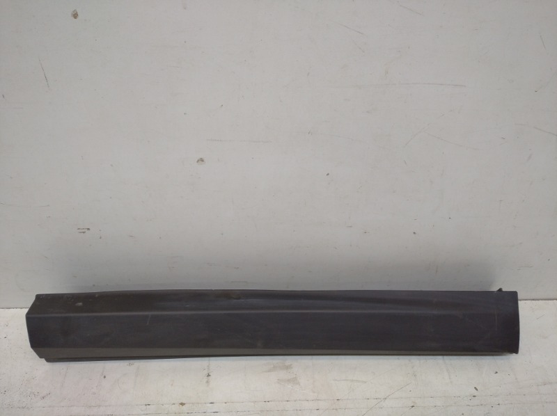 Накладка двери передней левой