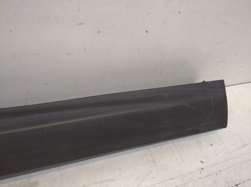 Накладка двери передней левой