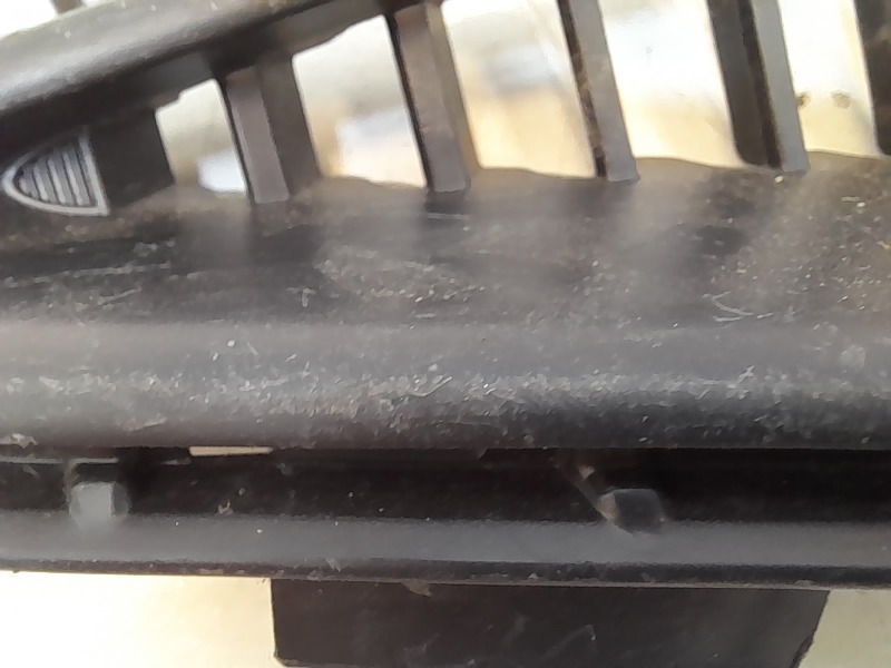 Заглушка бампера правая