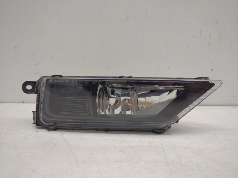 Фара противотуманная правая