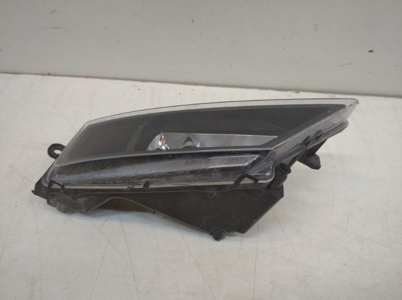 Фара противотуманная правая