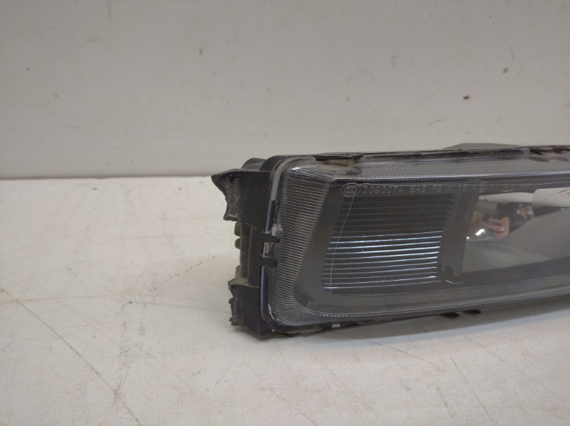 Фара противотуманная правая