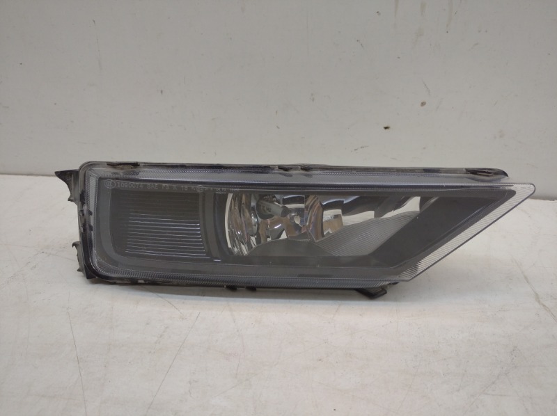 Фара противотуманная правая