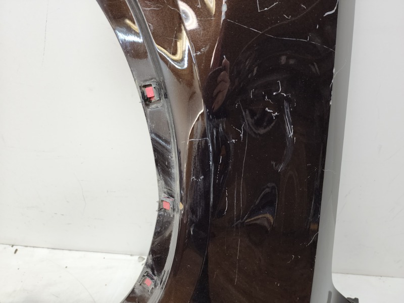 Крыло переднее левое