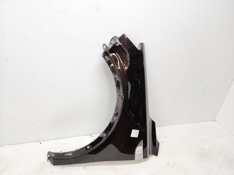 Крыло переднее левое