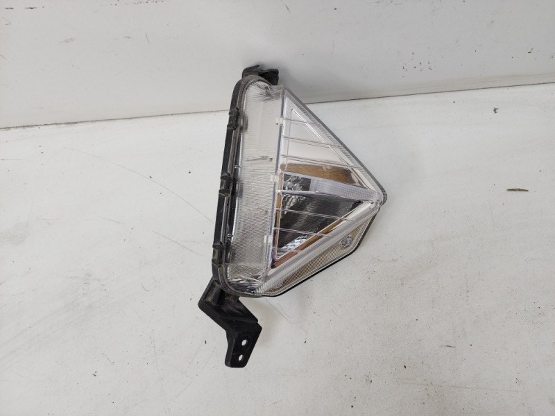 Фара противотуманная левая