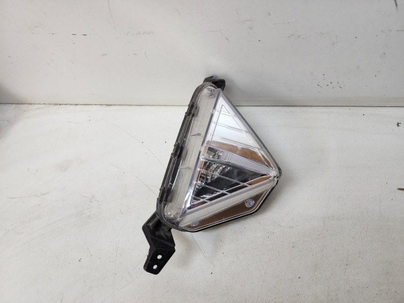 Фара противотуманная левая