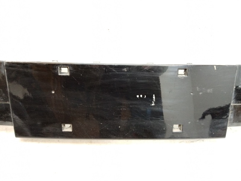 Накладка переднего бампера под номер