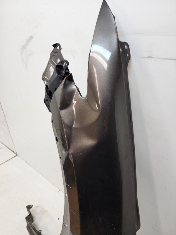 Крыло переднее левое