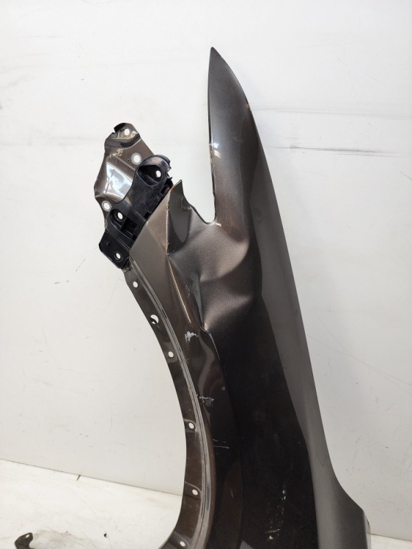 Крыло переднее левое