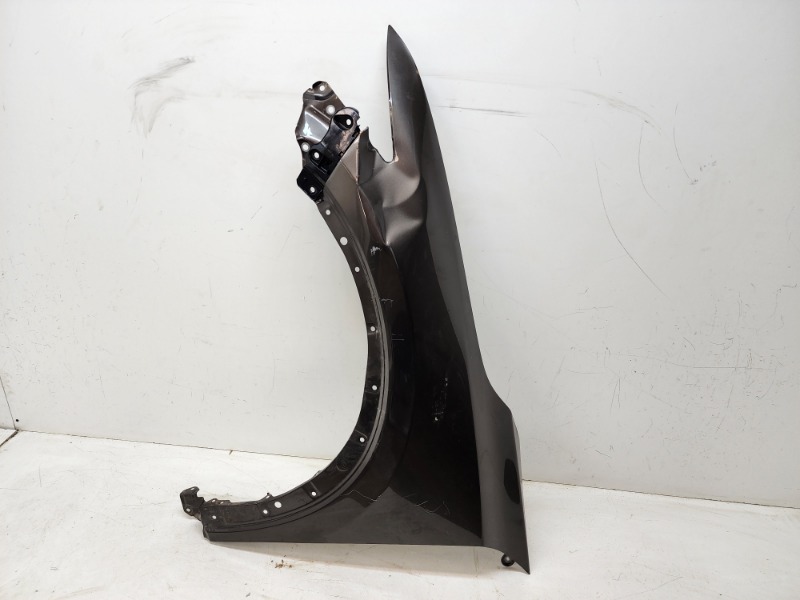 Крыло переднее левое