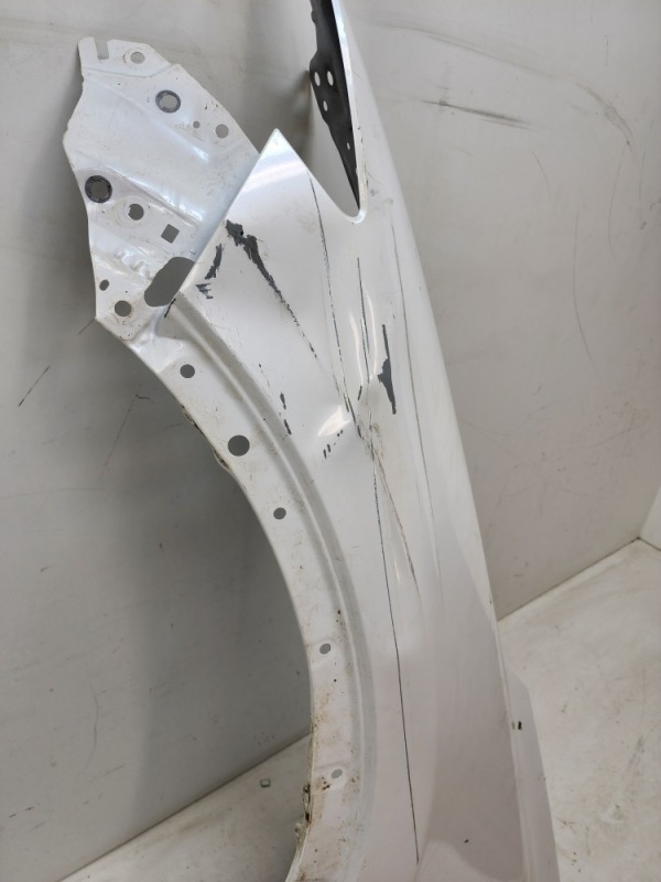 Крыло переднее левое