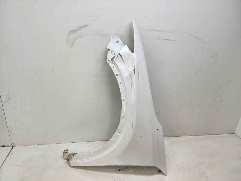 Крыло переднее левое