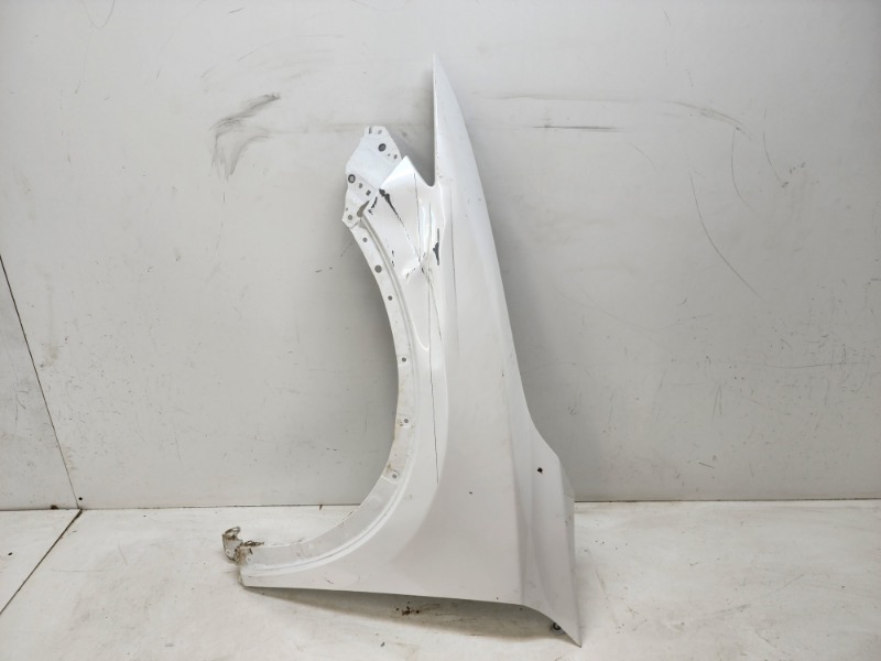 Крыло переднее левое