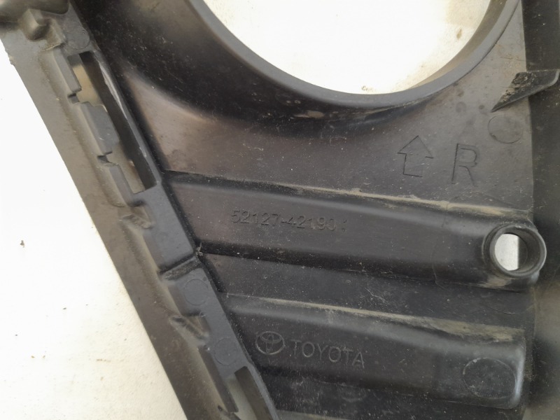 Рамка противотуманной фары правой