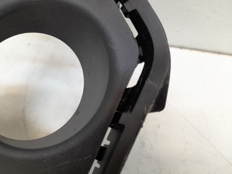 Рамка противотуманной фары правой