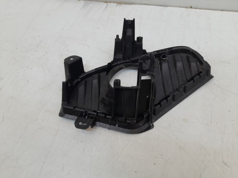 Рамка противотуманной фары правой