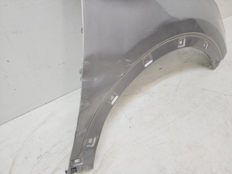 Крыло переднее правое