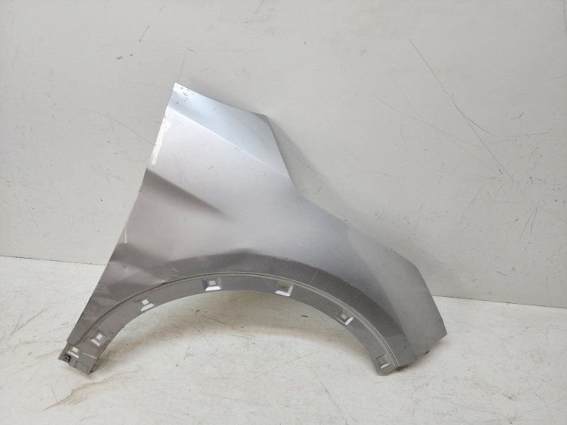 Крыло переднее правое